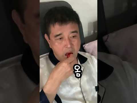 아빠한테 망고 맛토 줘봤다.