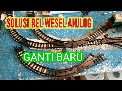 Mengganti Dua Rel Wesel Lama dengan Yang Baru Supaya Kereta Tidak Terguling Anjlog Lagi