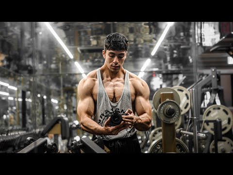 CHEST DAY IN JAPAN'S MOST EXPENSIVE GYM! Japan Ep.31