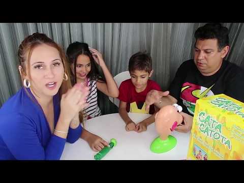 Brincando com a Bela Cata Catot - Brincadeira com a Família Bagunça - Video para criança rir