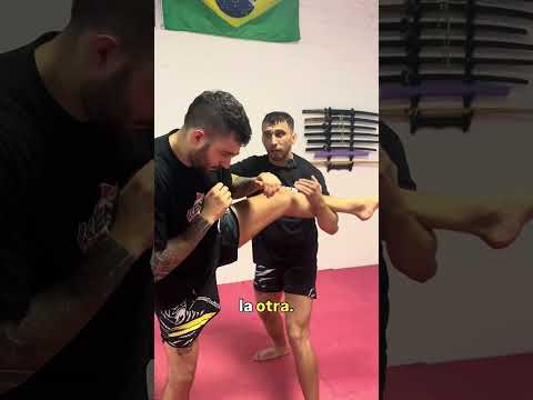 SI NO QUIERES QUE CHARLIE TE MANDE AL SUELO DE UN FRONTAL mira este video #defensapersonal