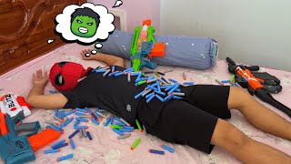Người Nhện Bắn Súng Vs Người Khổng Lồ Xanh - Ku Nhan NERF Comedy Video