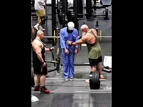 These two muscular guy think Anatoly is a robot #frank #anatolyprank #gym #gymmotivation #foryou