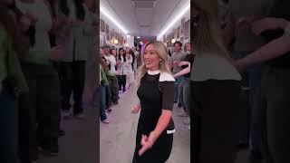 Hilary Duff nel backstage del Jennifer Hudson Show 🤩 #tvshow #interview credits #hilaryduff
