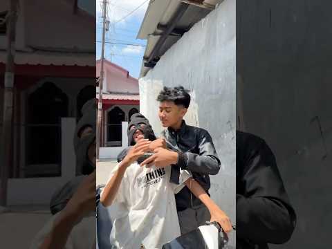 Ena beli jajan