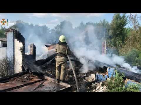 На Буринщині вогнеборці ліквідували загоряння гаражу та господарчої споруди, запобігши вибуху кисневого та двух газових балонів