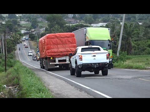 Heavy Load Truck In Climb Hill - Hino Cargo Truck Heavy Load In High Climb Hill