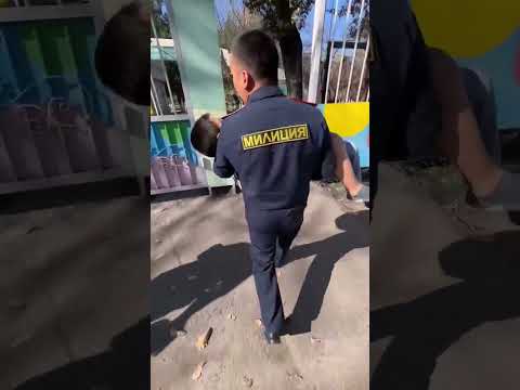 Сотрудники УПСМ  г.Бишкек.помогли ребенку попавшему в ДТП, чтобы врачи оказали  медицинскую помощь