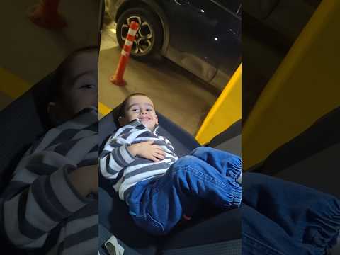 Ali arabada kapı açık gidiyor #araba #anneoğul #keşfetbeniöneçıkar #viralvideo #hamzaali #comedy