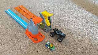 HOTWHEEL MARIOKART RACERS -VS- MONSTER JAM TRUCKS