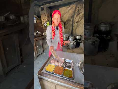 Bigg Boss 18 से ज़्यादा लोग इस पहाड़न दीदी के खाने को देखने आते है!😳 #shorts #streetfood #himachal