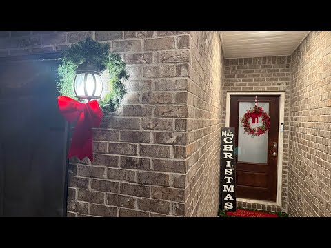 Vlogmas Day 18 | Decorating The Front Yard