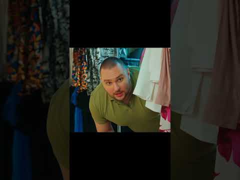 মেয়েটি লোকটির জামা সহ তাকে বেঁধে দেয়😱