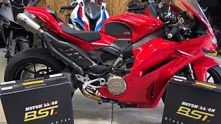 Installing BST carbon fiber wheels and TWM quick action gas cap on my 2025 Ducati Panigale V4