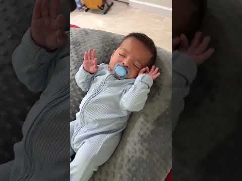 Mae dormindo com Gemeos - twins sleeping with mom - #gemeos #twins #Casal #pedidodecasamento