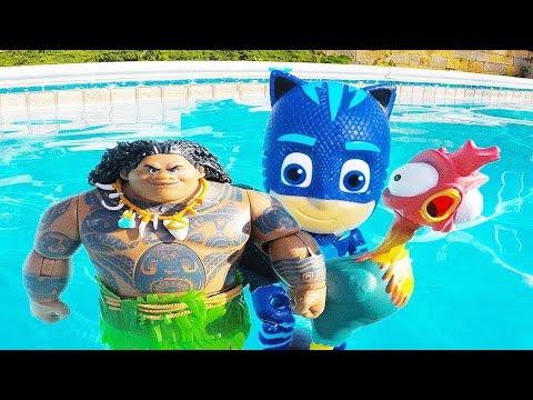 Moana rescata de la piscina los vehículos PAW PATROL de Marshall, Rubble y Skye | Ellie Jr.