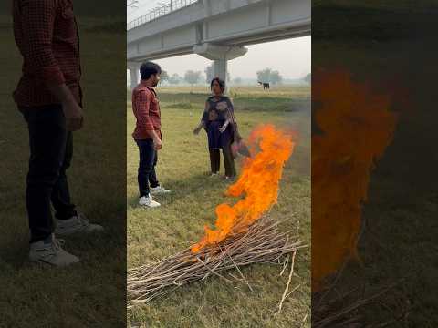 मैंने लकड़ी मैं आग क्यो लगा दी 😳#humanity #respect #helping #trending #viralvideo #youtubeshorts