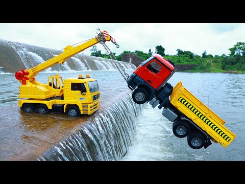 Scania Tipper Truck Accident Biggest Waterfall River Pulling Out JCB Crane ? Gadi wala Cartoon CSToy