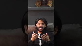 اسد يلتهم يد مدربه !