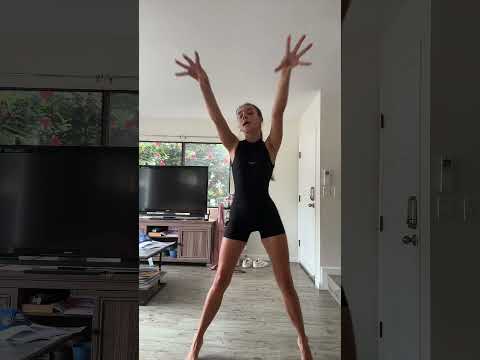 Apologies for butchering the choreo #doubledutchbus #project21 #mollylong #mollylongchoreography