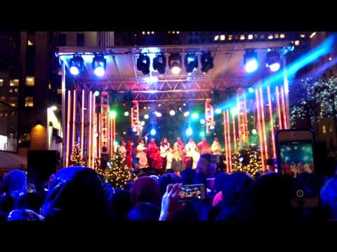Ariana Grande Live - Love is Everything (Christmas