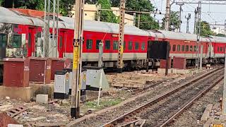 Indian Trains Crossing RailroadTracks | Beamng Simulator VindeBharat I train videos in india
