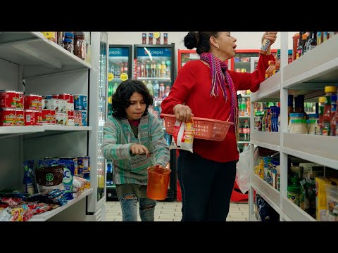 Pequeña le robó la leche en el supermercado a esta señora y pasó esto.