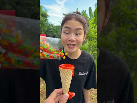 Thử thách nhắm mắt ăn kem ốc quế với kẹo màu sắc và tương ớt siêu ngon sự kết hợp hoàn hảo #shorts