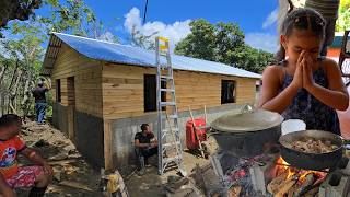 Empañetando la Casa Bajo la Lluvia | La Vida Real del Campo
