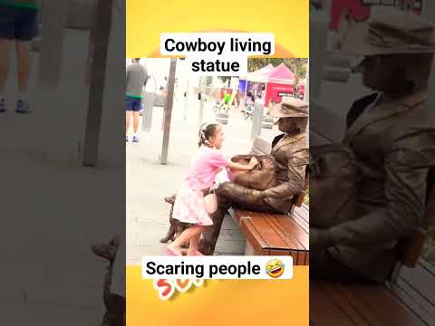 cowboy living statue,scaring people 🤣🤣🤣