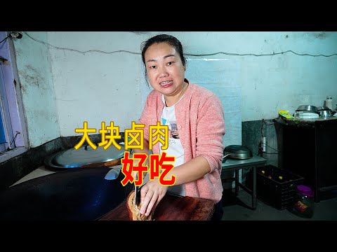 拔蒜炒鹵肉，媳婦今天炒這道菜，家人都喜歡吃