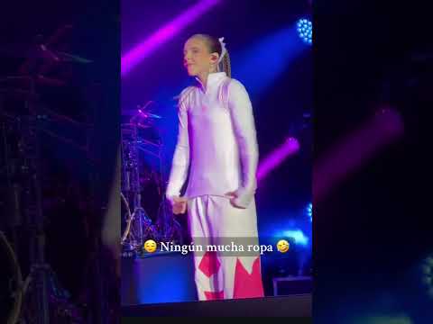 Le GRITAN a @itsyoungmiko  “MUCHA ROPA” en CONCIERTO 2025 😳 #SHORTS