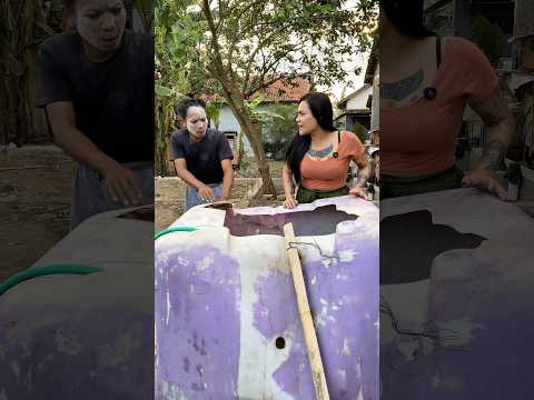 Bela Kirain Ikan, Eh Ternyata Ular Beneran! 😱 Cemong Sampai Kabur! #shortsfeed #shortvideo #snake