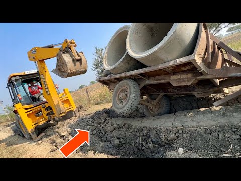 JCB 3dx Placing New Big Size Pipes in Canal | Old Mahindra 575 Tractor with Pipe Trolley