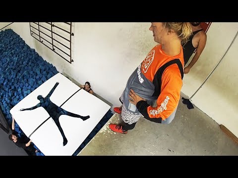 Jumping Through Impossible Shapes! (PARKOUR CHALLENGE)