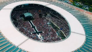 DE ARREPIAR, UM ESTÁDIO LOTADO ORANDO O SALMO 91