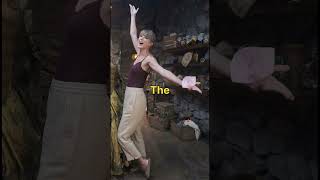 Taylor Swift and Travis Kelce spread the holiday cheer; THIS is how much #shortsfeed #shorts