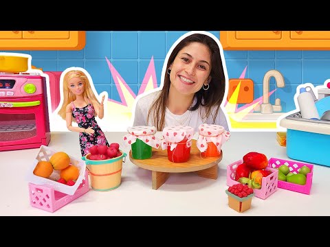 Ayşe ile Barbie'nin getirdiği meyvelerle reçel yapalım! 🍓🍯 Yemek yapma oyunları.
