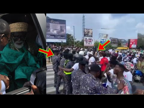 Ghana Police Couldn't Stand The Youth As They Tried To Blocked Chief Imam's Convoy At Kawukudi