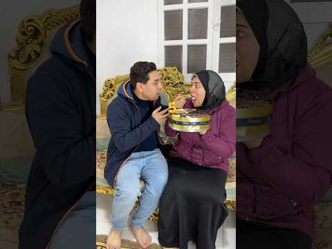 لما تمسك مراتك بتأكل التورته🎂