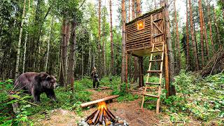 Cracking TREE HOUSE: I Hid from Heavy Rain and Stormy Wind
