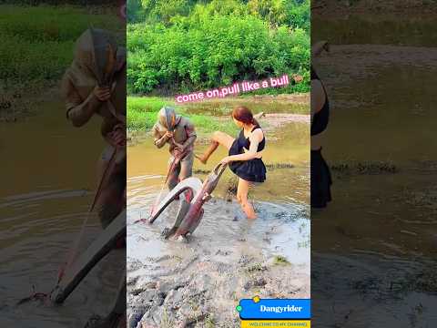 look guys that girl is so rude she hitted me two time😭#race #ktm #poorrider #bikerace #story #fypage