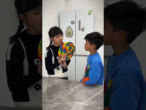 Кража маминой конфеты! 😂🍬 Двойной конфетный переполох