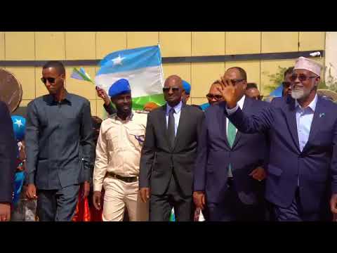 Madaxweynaha  Jubaland, Axmed Maxamed Islaam, aya gaaray magaalada Garowe, ee caasimadda  Puntland.