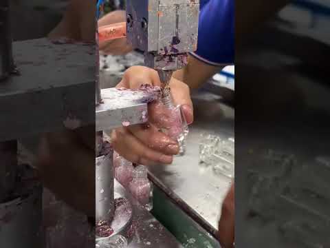 Como os frascos de esmalte são preenchidos.