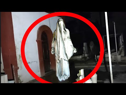 Bruja Se Nos Aparece En El Cementerio De Noche