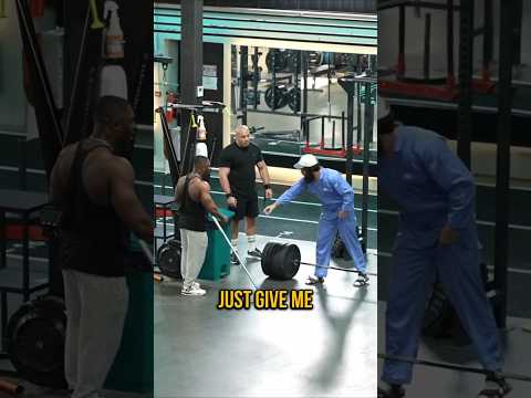 Deadlift with the MOP 😅 #anatoly #gym #prank