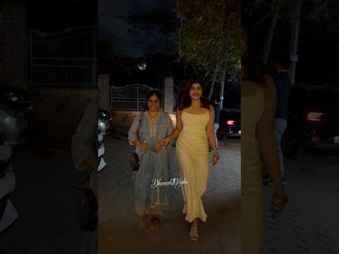 Rithu Chowdary కి అమ్మ అంటే ప్రేమలో చూడండి at Birthday Party #ytshorts #rithuchoudary