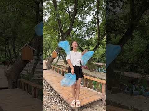 你們真的以為容易嗎，其實我挺難的，風一直吹我一直跟著跑 #抓袋子舞 #鳥兒搖 #用鳥兒搖打開抓袋子舞