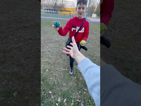 Подарував хлопцю Moon Ball за його допомогу🤗